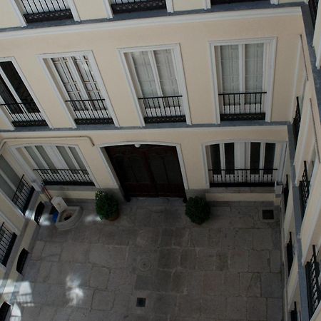 Hostal Yolanda Madrid Extérieur photo