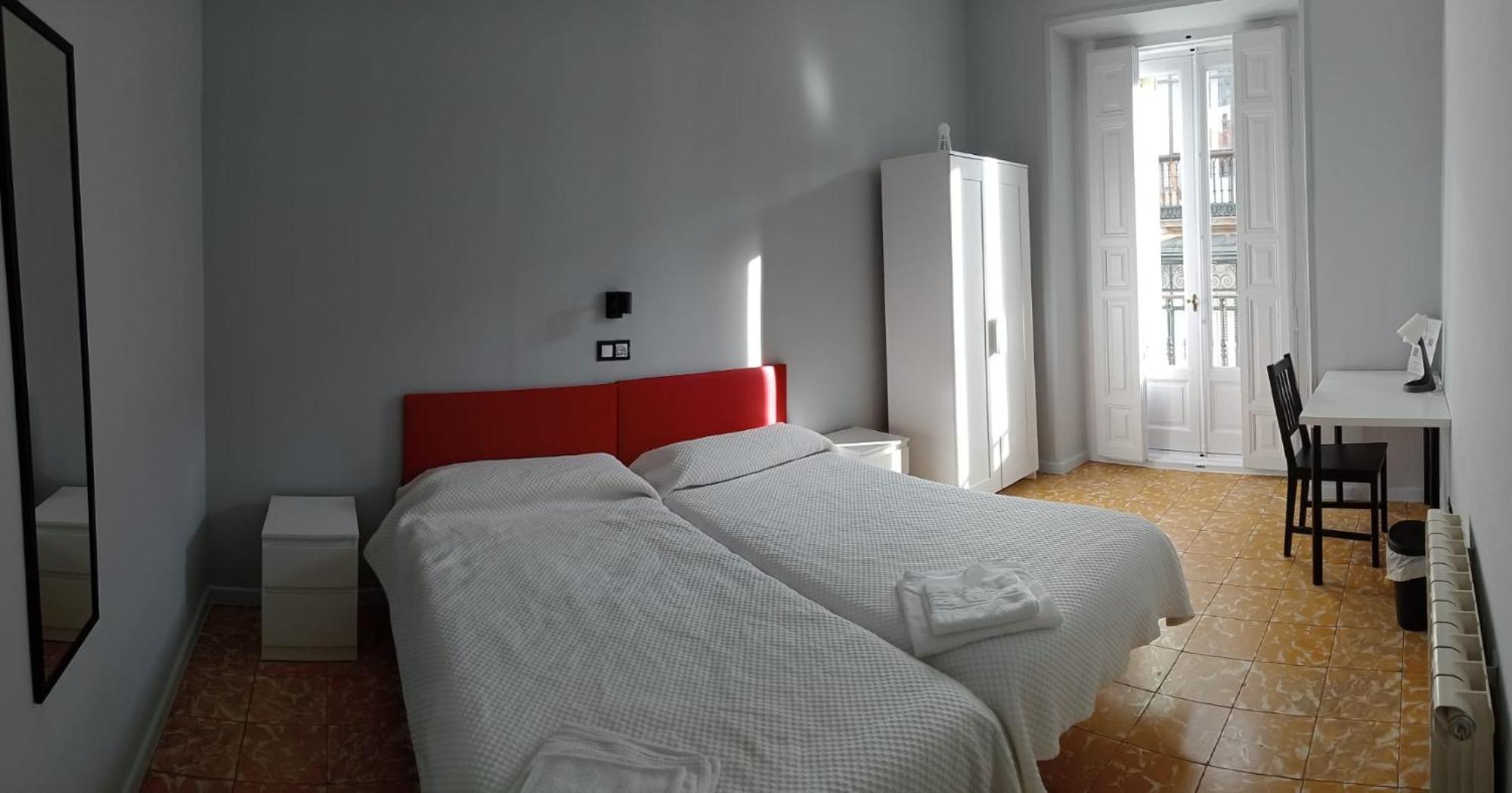 Hostal Yolanda Madrid Extérieur photo