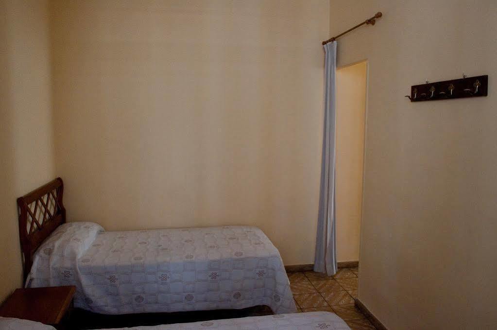 Hostal Yolanda Madrid Extérieur photo