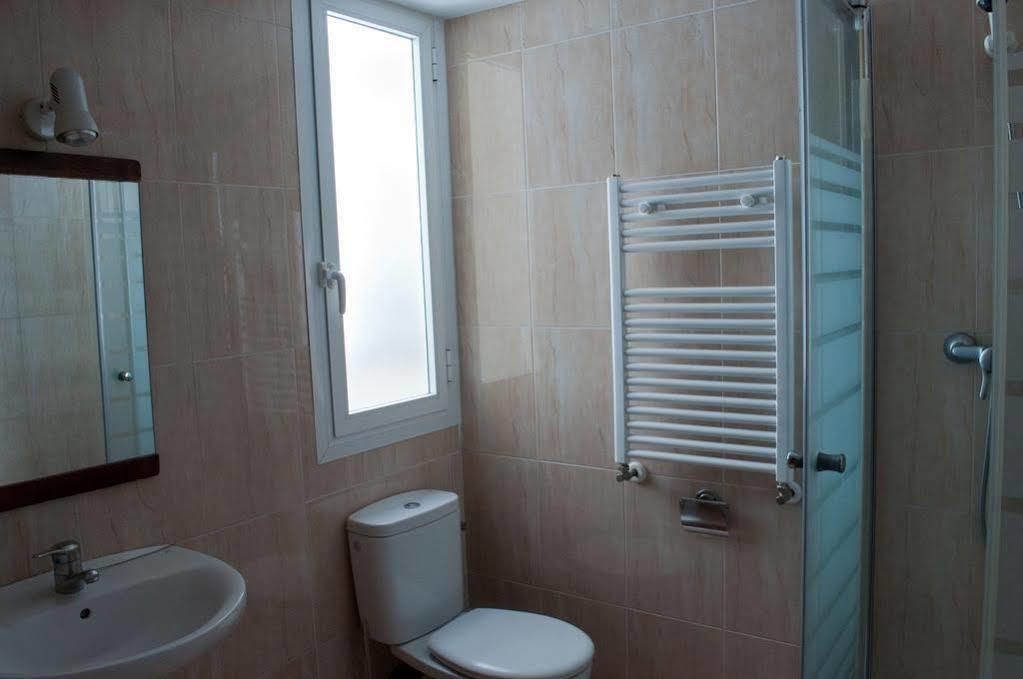 Hostal Yolanda Madrid Extérieur photo